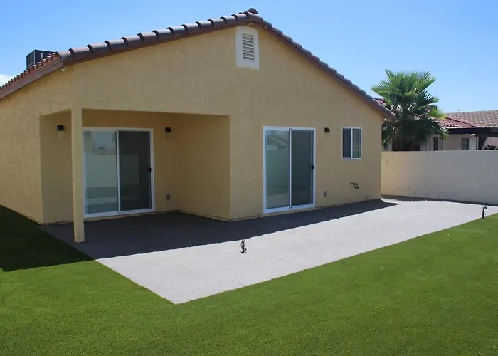 Newly Remodeled Family Friendly 3B/2B House