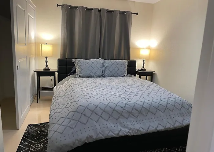 Newly Remodeled Family Friendly 3B/2B House
