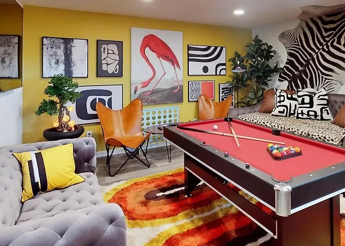 4 Bedroom Vintage Cool House