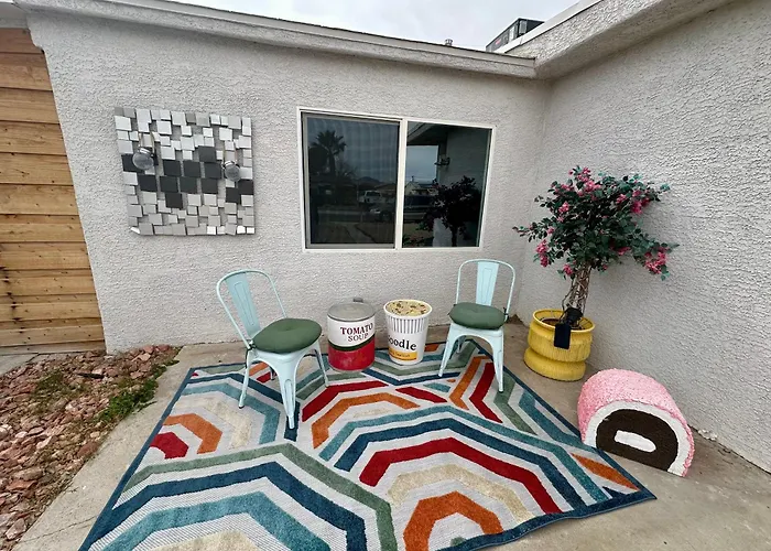 4 Bedroom Vintage Cool House