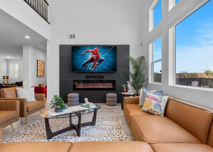 New-5Bdrm-All King Beds-Heated Pool-Vegas Theme